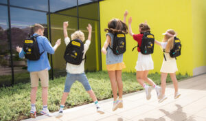 дети прыгают - ление курсы в школах Helen Doron. Летний клуб блогеров