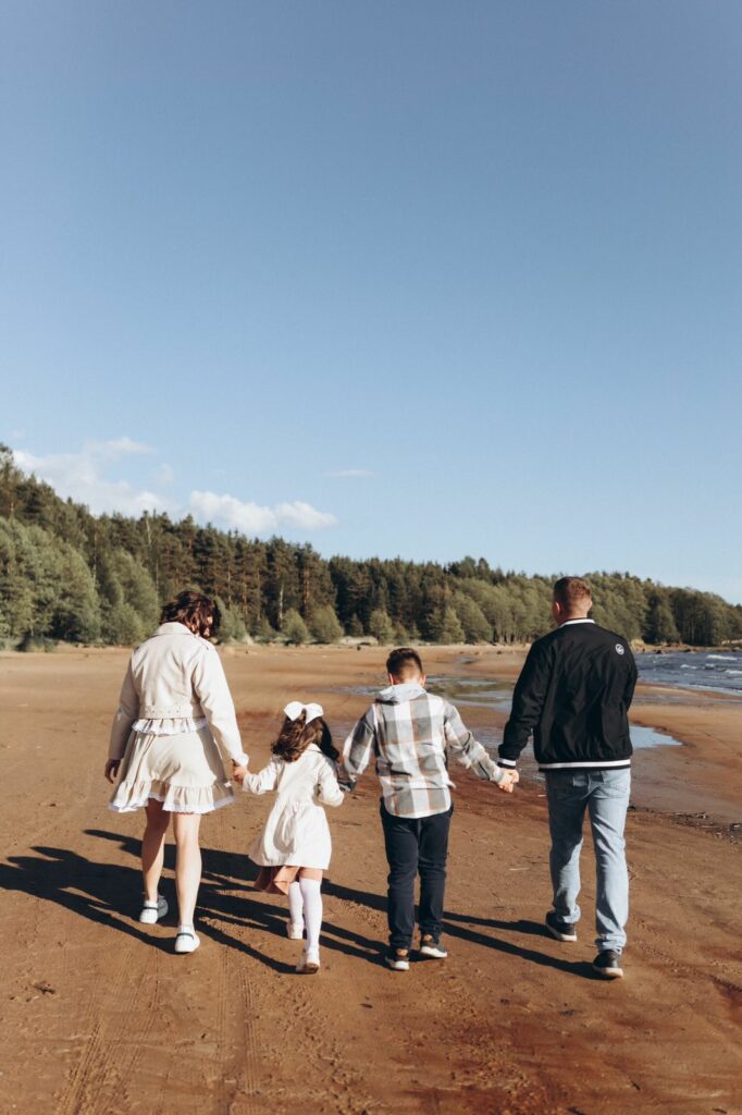 Великолепная природа Карелии в осеннем лагере на берегу Финского залива